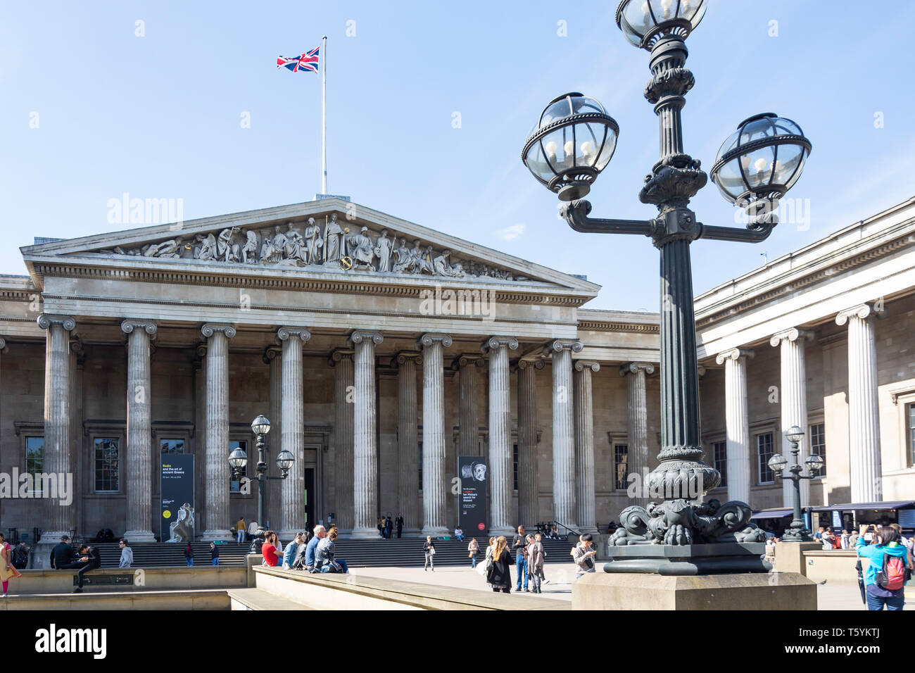 Haupteingang, das British Museum, Great Russell Street, Bloomsbury, London, England, Vereinigtes Königreich Stockfoto