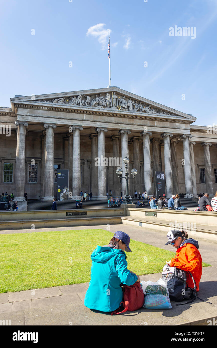 Haupteingang, das British Museum, Great Russell Street, Bloomsbury, London, England, Vereinigtes Königreich Stockfoto