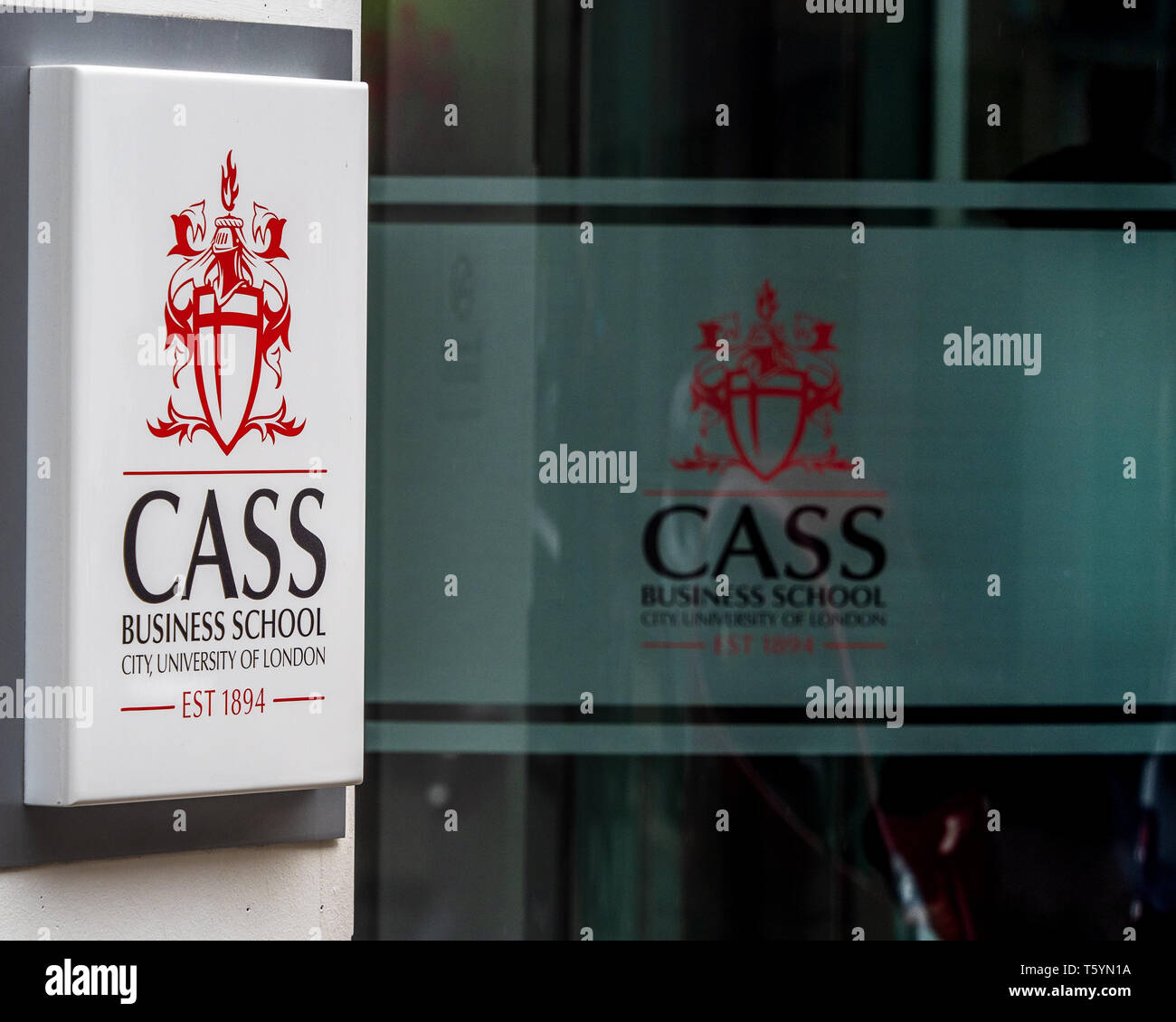 Die Cass Business School, Teil der City University of London, in Bunhill Row im Zentrum von London, Großbritannien. City University of London Cass Business School. Stockfoto