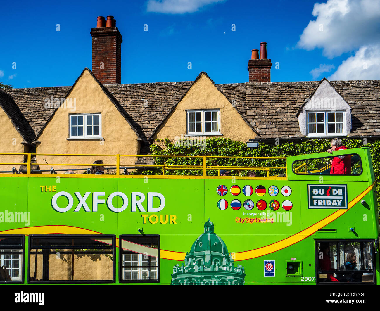 Oxford Tourismus - der Oxford Tour Bus im Zentrum von Oxford Stockfoto