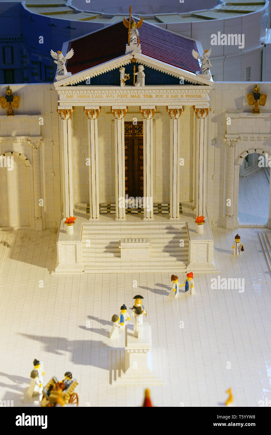 Triest, Italien, 12. Apr 2019 - Blick auf die ich Liebe Lego Ausstellung im Landmark Salone Degli Incanti in Triest in der autonomen Region Friuli-Venezi Stockfoto