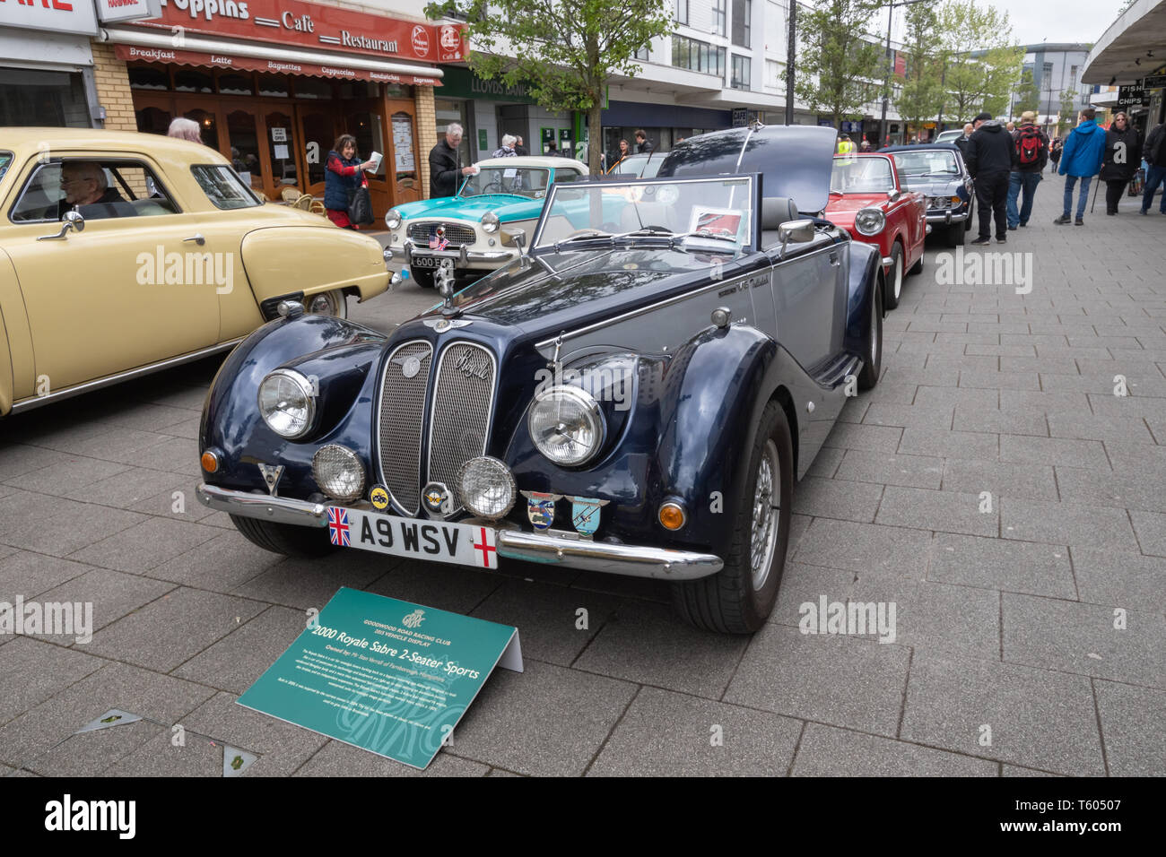 Schwarz 2000 Royale Sabre 2 Sitzer Sportwagen zu einem Classic Motor Fahrzeug zeigen in Großbritannien Stockfoto