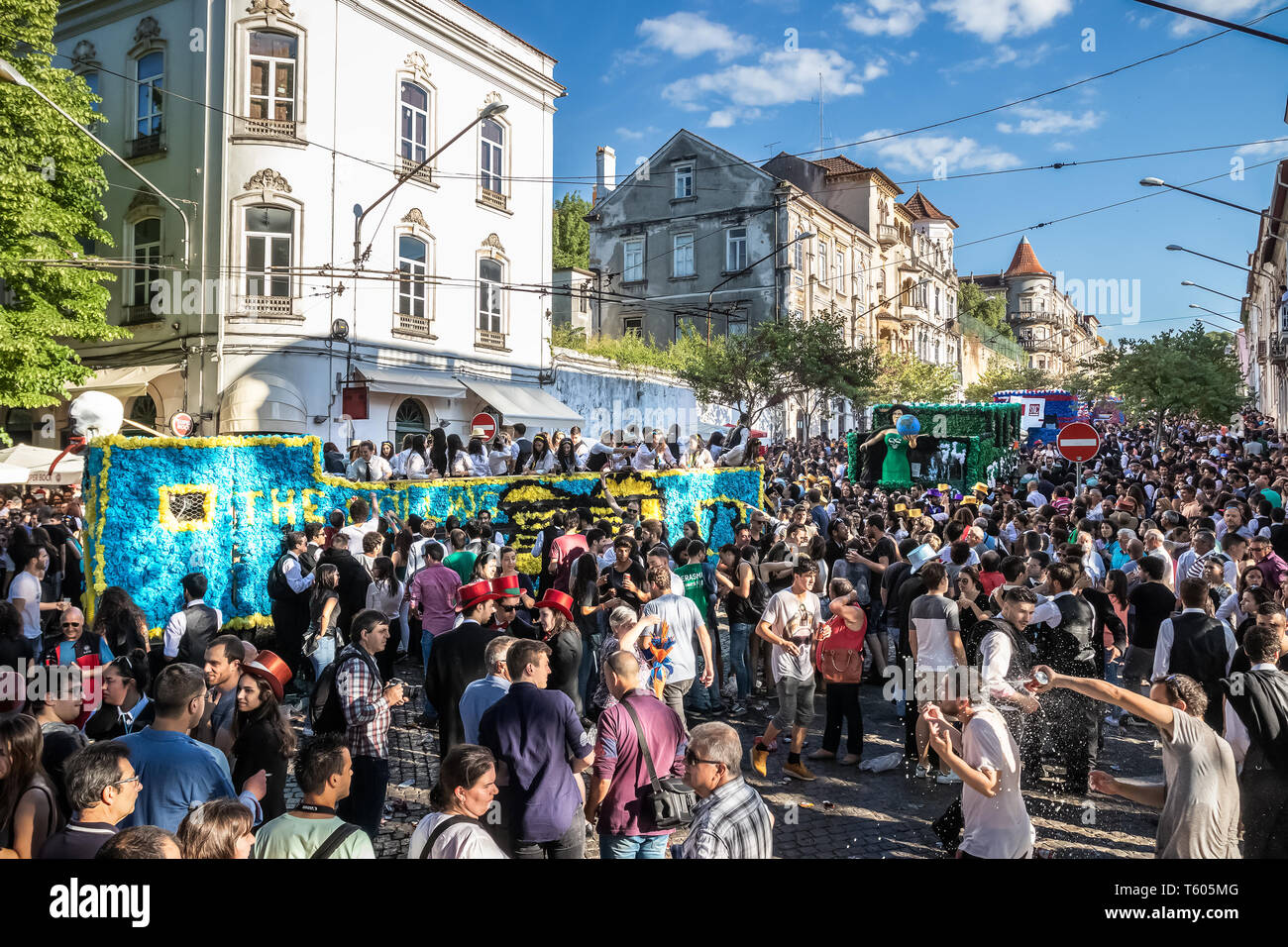 Coimbra, Portugal - Mai 7, 2017: Queima das Fitas Parade der Universität von Coimbra. Stockfoto