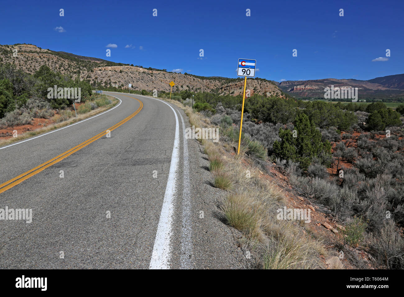 Ein Zeichen der Colorado State Highway 90, ich 90, Schuß gerade außerhalb Paradox, Colorado. Stockfoto