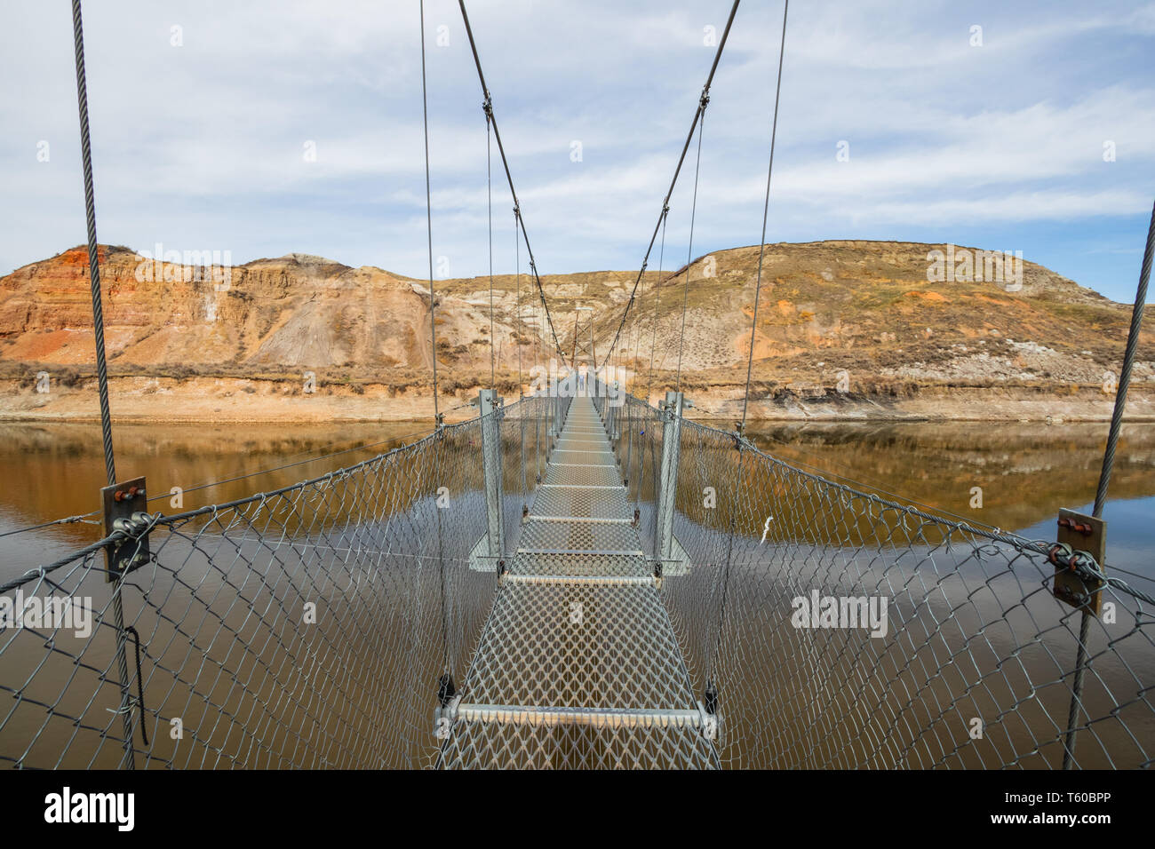 Der Stern Meine Suspension Bridge ist eine 117 Meter lange Fußgänger-Hängebrücke über den Red Deer River in Drumheller, Alberta, Kanada. Im Jahr 1931 konstruierte, Travel Alberta Stockfoto