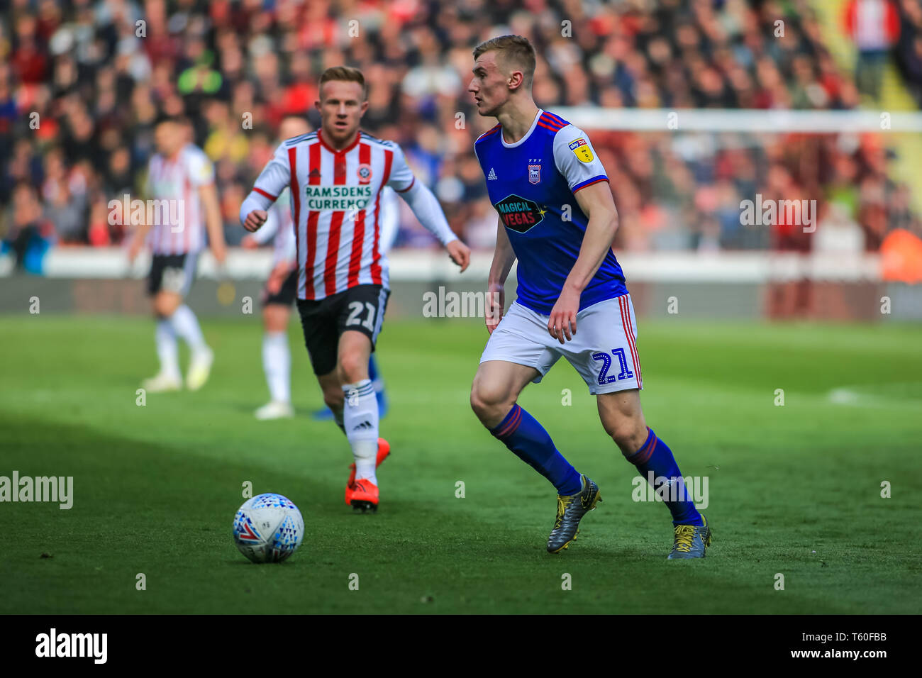 27.April 2019, Bramall Lane, Sheffield, England; Sky Bet Meisterschaft, Sheffield United vs Ipswich Town; Flynn Downes (21) von Ipswich mit der Kugel Credit: Craig Milner/News Bilder der Englischen Football League Bilder unterliegen DataCo Lizenz Stockfoto