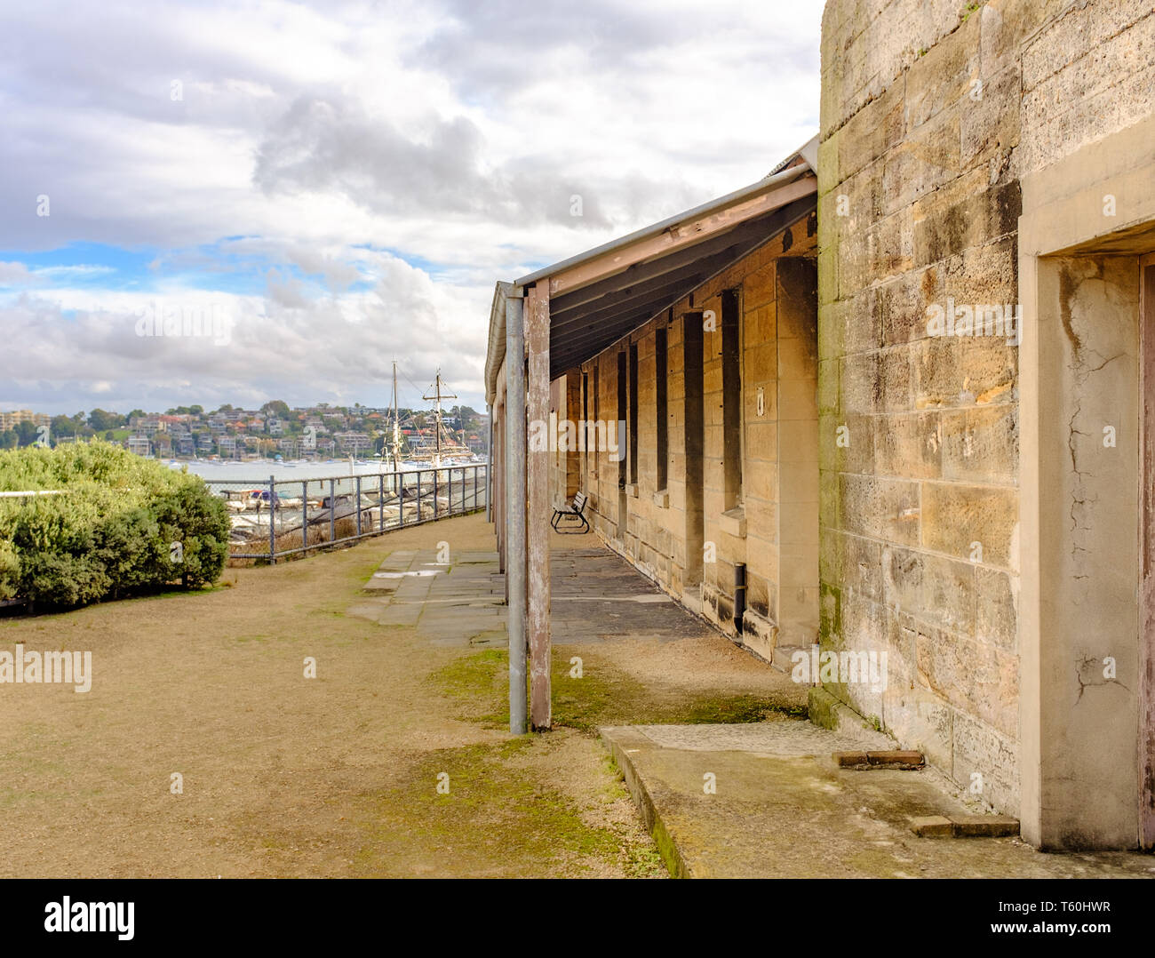 Cockatoo Island Sydney, Australien, historischen Stein Gefängnis von Sträflingen für Einzelhaft von Gefangenen gebaut, Große Segelschiffe Masten Stockfoto