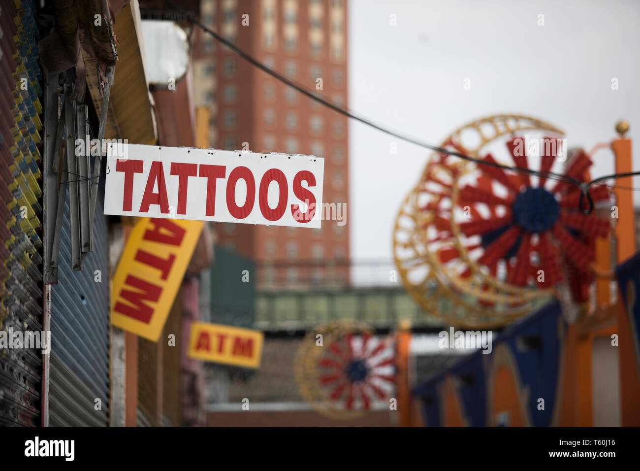 CONEY Island Coney Island, NY Tattoo Zeichen auf den Straßen von Coney Island, Brooklyn, NY Stockfoto