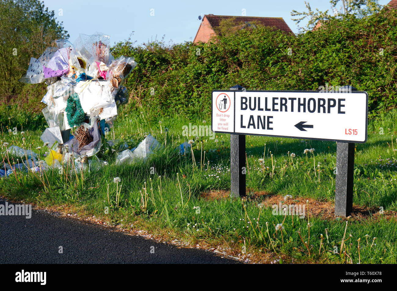 Bullerthorpe Lane zwischen Colton & Swillington in Leeds, ist eine notorische Straße, der für seine hohe Unfallrate bekannt ist, mit vielen Todesopfern. Stockfoto