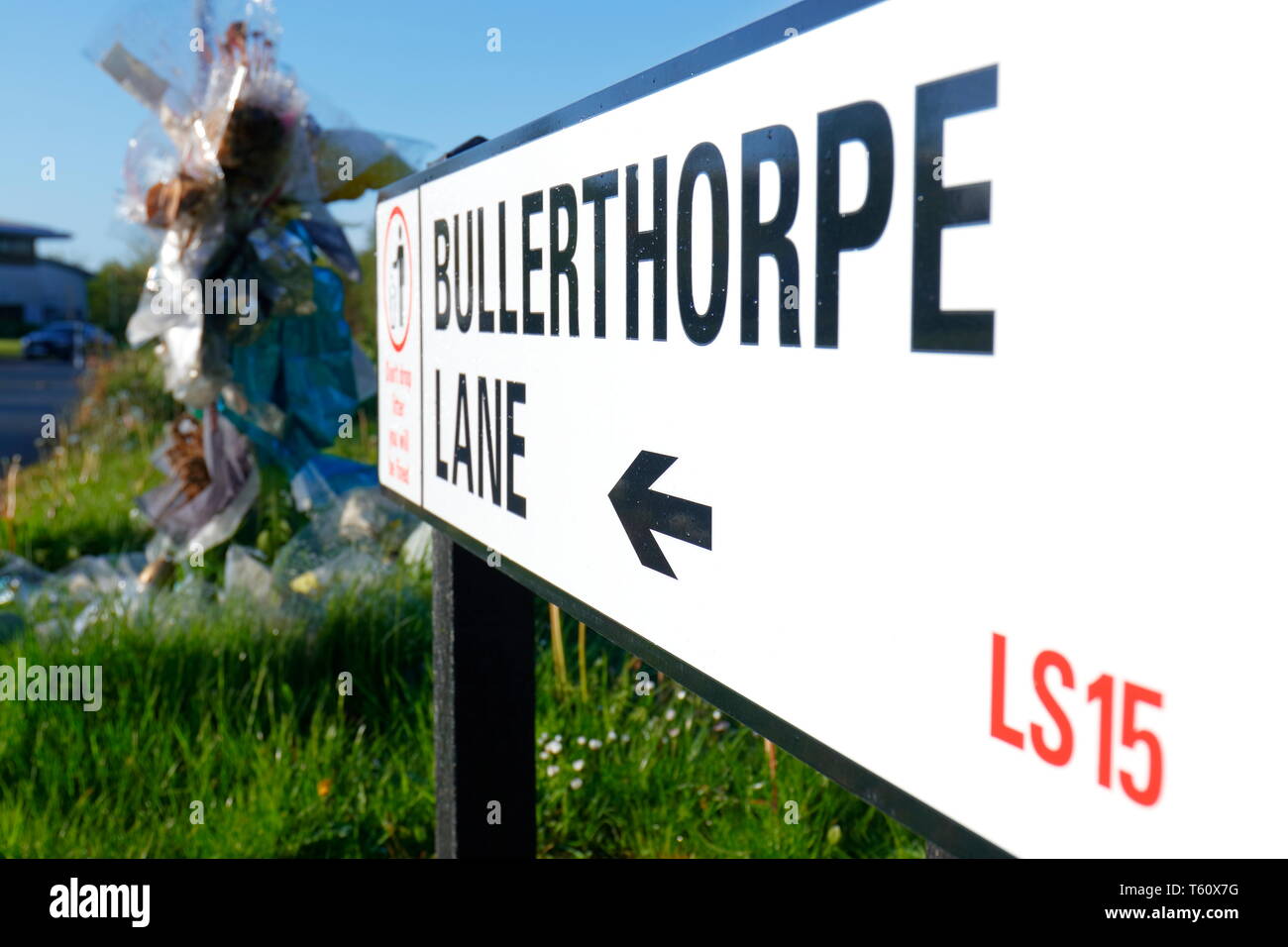 Bullerthorpe Lane zwischen Colton & Swillington in Leeds, ist eine notorische Straße, der für seine hohe Unfallrate bekannt ist, mit vielen Todesopfern. Stockfoto