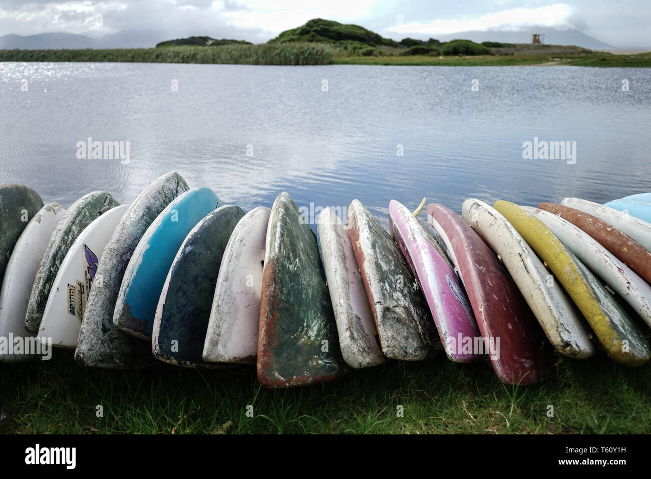 Surfbretter warten verwendet werden, Kleinmond, Südafrika Stockfoto