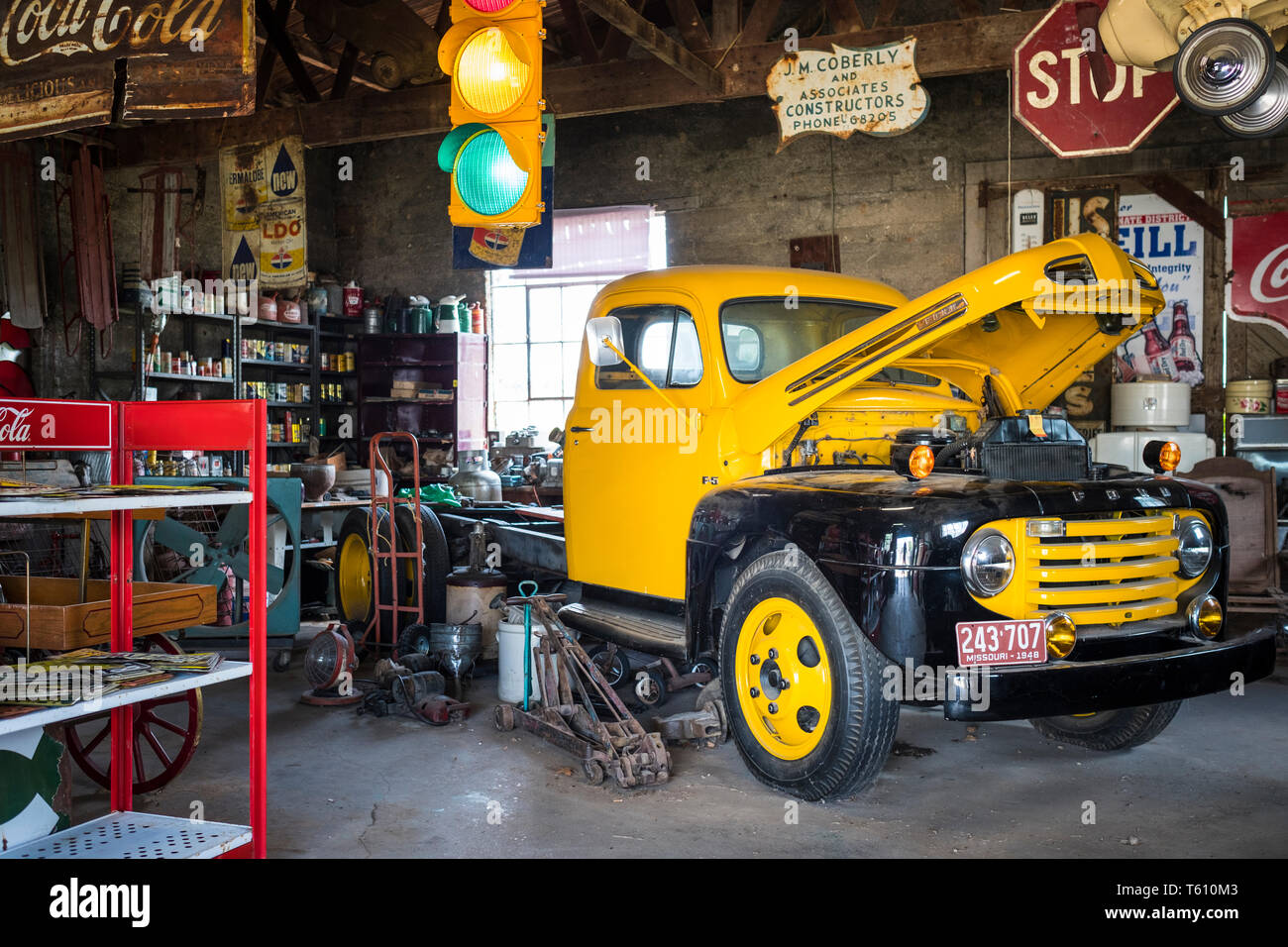 Historische Gary's Gay Parita Tankstelle auf US-Route 66 in Paris Junction, Missouri, USA Stockfoto Historische Gary's Gay Parita Tankstelle auf US-Route 66 in Paris Junction, Missouri, USA Stockfoto