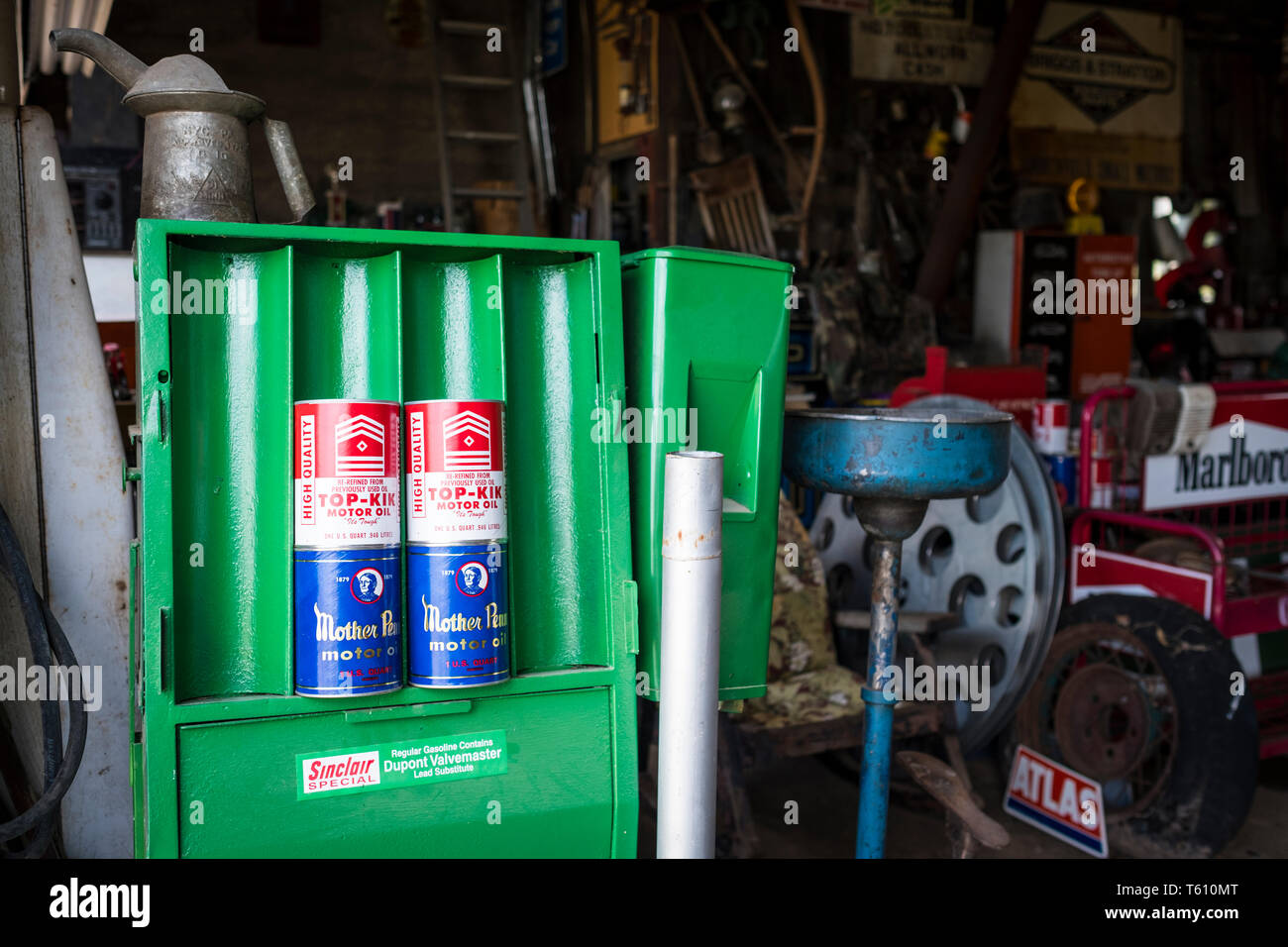 Historische Gary's Gay Parita Tankstelle auf US-Route 66 in Paris Junction, Missouri, USA Stockfoto Historische Gary's Gay Parita Tankstelle auf US-Route 66 in Paris Junction, Missouri, USA Stockfoto