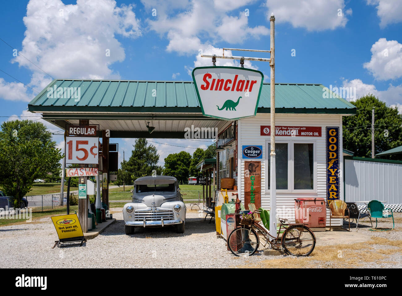 Historische Sinclair Gary's Gay Parita Tankstelle auf US-Route 66 in Paris Junction, Missouri, USA Stockfoto Historische Sinclair Gary's Gay Parita Tankstelle auf US-Route 66 in Paris Junction, Missouri, USA Stockfoto