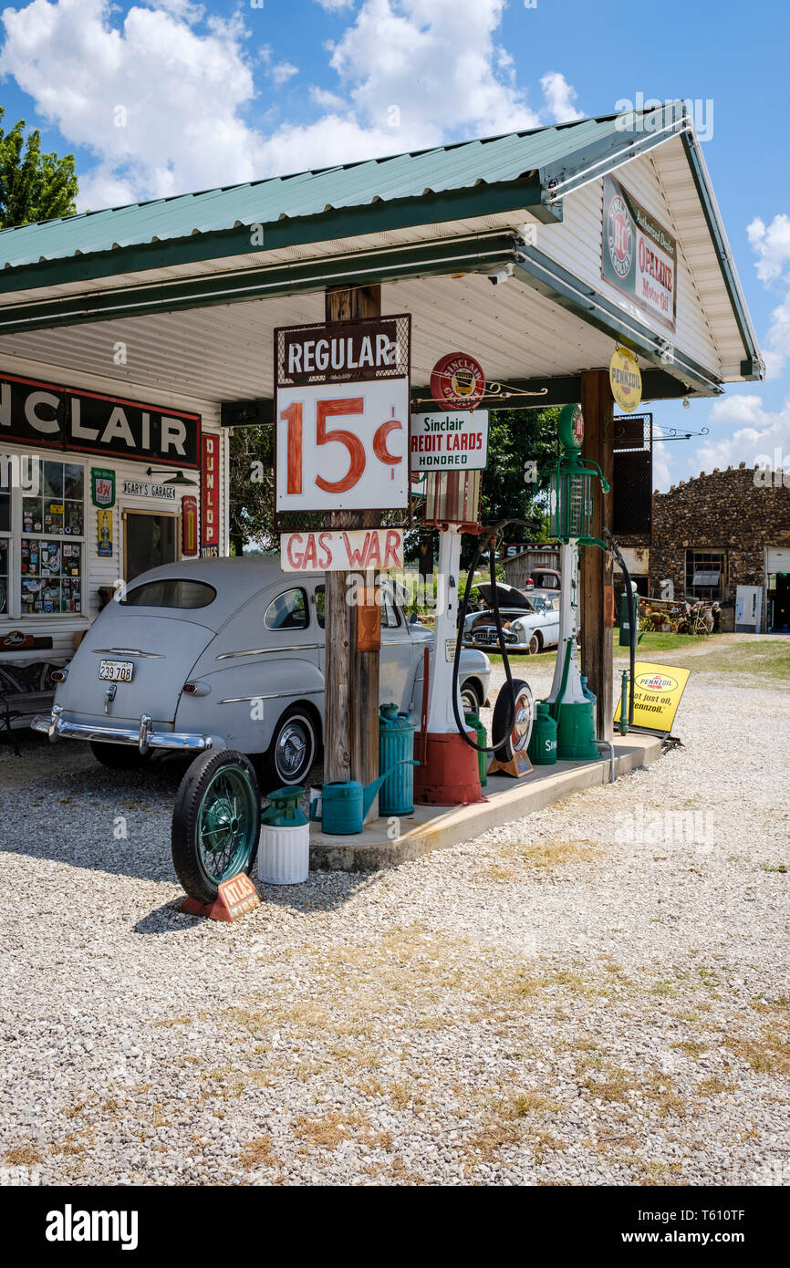Historische Gary's Gay Parita Tankstelle auf US-Route 66 in Paris Junction, Missouri, USA Stockfoto Historische Gary's Gay Parita Tankstelle auf US-Route 66 in Paris Junction, Missouri, USA Stockfoto