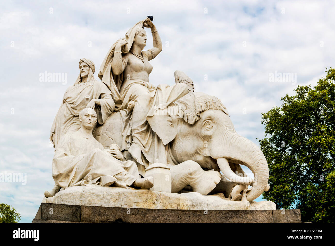 Albert Memorial, Kensington Gardens,, gegenüber der Royal Albert Hall (London, England) Stockfoto