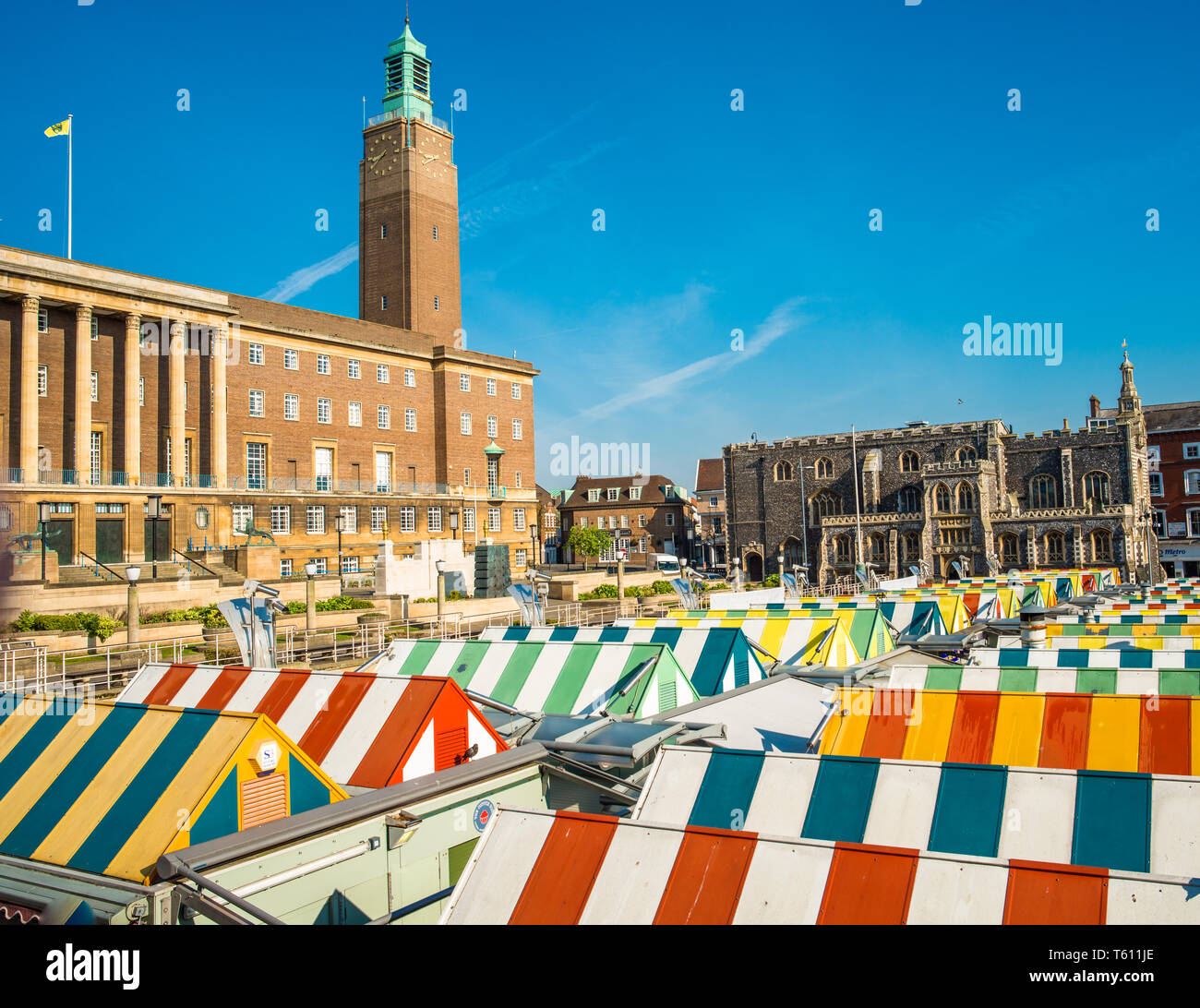 Norwich-Markt und Rathaus, Markt Platz, Norwich, Norfolk, England, Vereinigtes Königreich Stockfoto