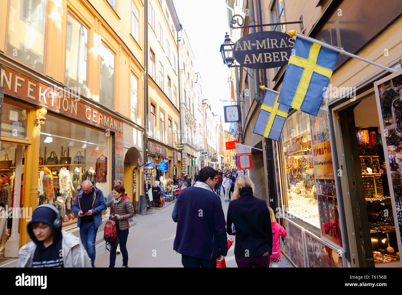 Stockholm, Schweden - 22 April, 2019: Blick auf die Vasterlangatan Einkaufsstraße in der Altstadt. Stockfoto