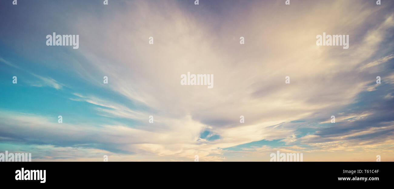 Bewölkter Himmel bunten Hintergrund Stockfoto