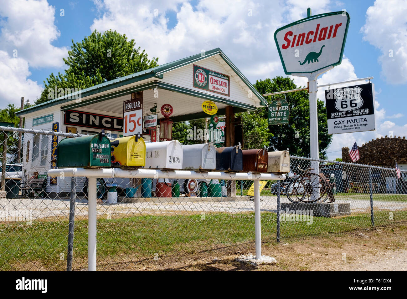 Historische Gary's Gay Parita Tankstelle auf US-Route 66 in Paris Junction, Missouri, USA Stockfoto Historische Gary's Gay Parita Tankstelle auf US-Route 66 in Paris Junction, Missouri, USA Stockfoto