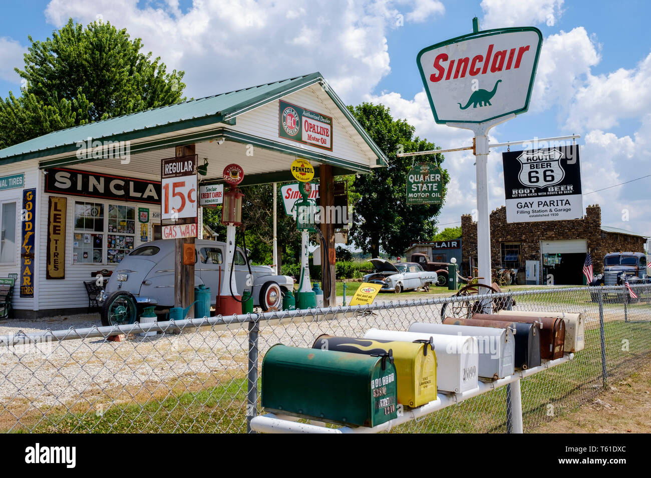Historische Gary's Gay Parita Tankstelle auf US-Route 66 in Paris Junction, Missouri, USA Stockfoto Historische Gary's Gay Parita Tankstelle auf US-Route 66 in Paris Junction, Missouri, USA Stockfoto