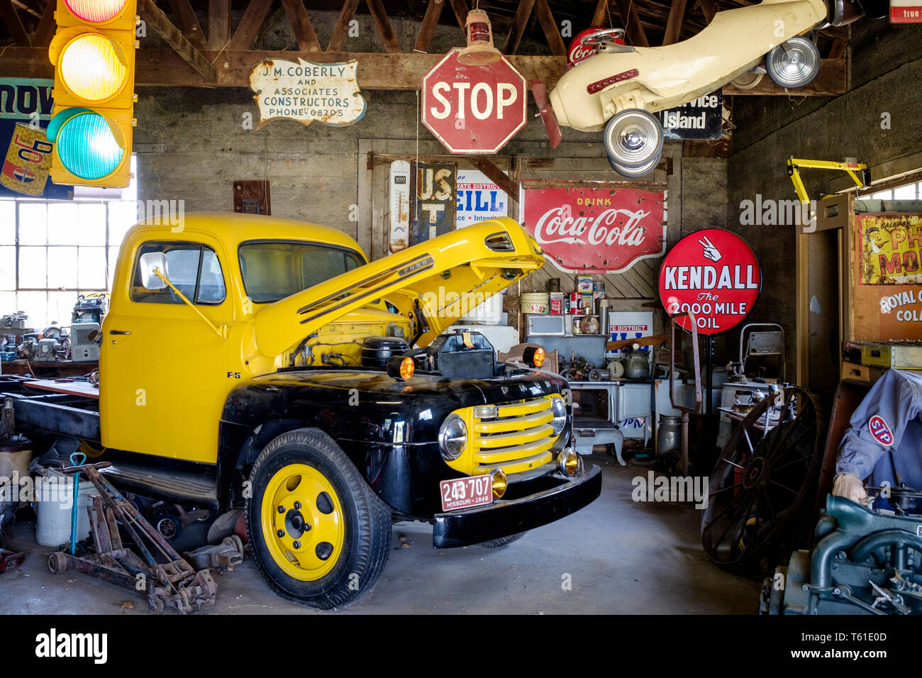 Historische Gary's Gay Parita Tankstelle auf US-Route 66 in Paris Junction, Missouri, USA Stockfoto Historische Gary's Gay Parita Tankstelle auf US-Route 66 in Paris Junction, Missouri, USA Stockfoto