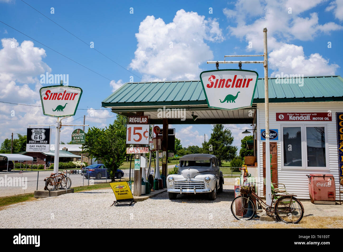 Historische Sinclair Gary's Gay Parita Tankstelle auf US-Route 66 in Paris Junction, Missouri, USA Stockfoto Historische Sinclair Gary's Gay Parita Tankstelle auf US-Route 66 in Paris Junction, Missouri, USA Stockfoto