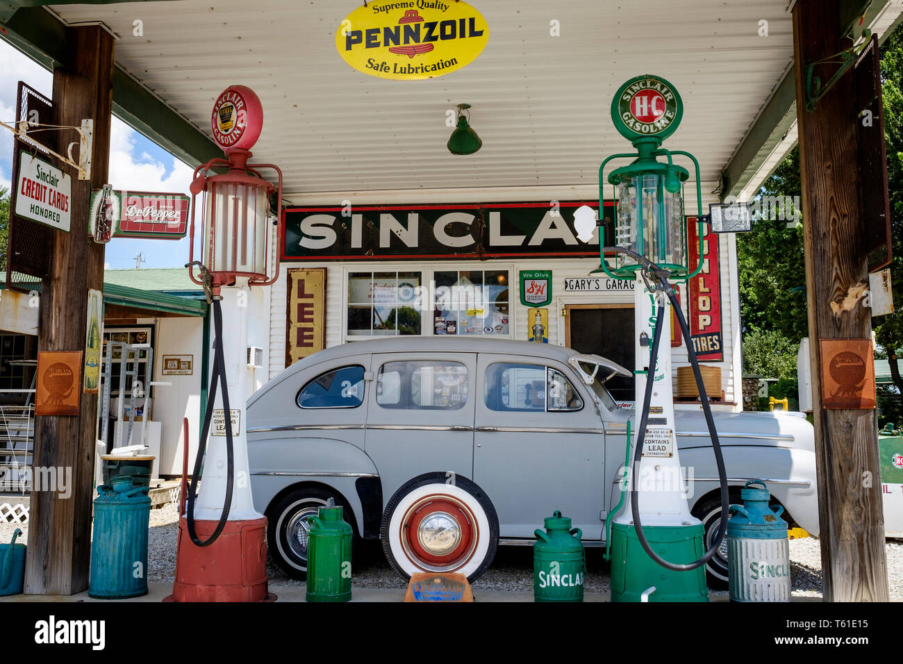 Historische Sinclair Gary's Gay Parita Tankstelle auf US-Route 66 in Paris Junction, Missouri, USA Stockfoto Historische Sinclair Gary's Gay Parita Tankstelle auf US-Route 66 in Paris Junction, Missouri, USA Stockfoto