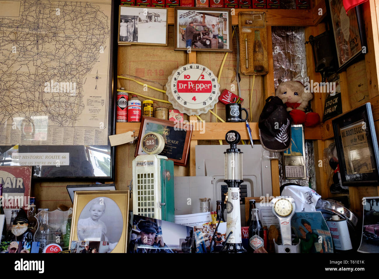 Historische Gary's Gay Parita Tankstelle auf US-Route 66 in Paris Junction, Missouri, USA Stockfoto Historische Gary's Gay Parita Tankstelle auf US-Route 66 in Paris Junction, Missouri, USA Stockfoto