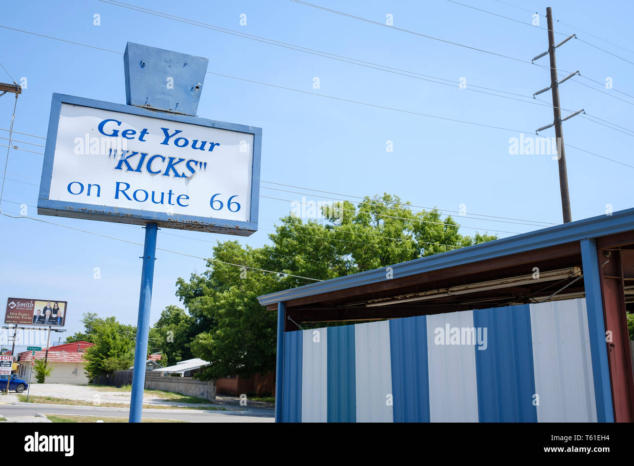 Holen sie sich ihre Kicks auf der Route 66 Schild auf US-Route 66 in Oklahoma, USA Stockfoto
