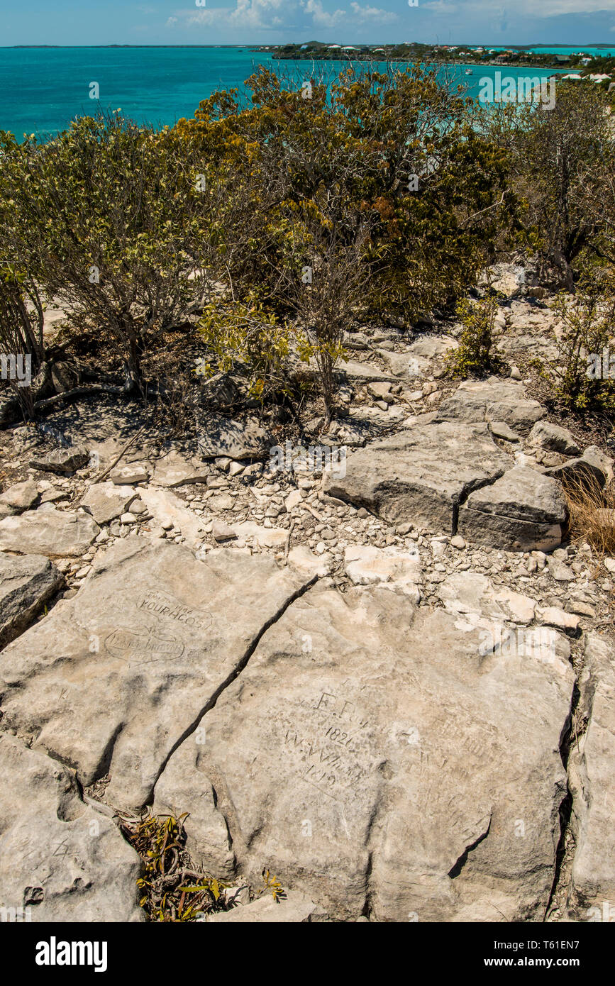 Felsinschriften, Sapodilla Hill Historic Site, Sapodilla Bay, Turks- und Caicos-Inseln, Karibik. Stockfoto