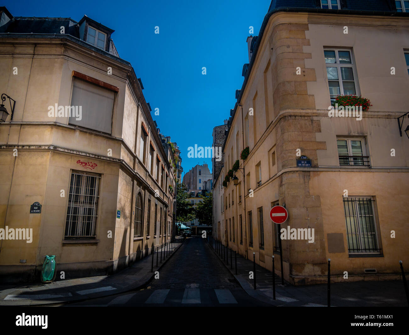 Paris, Frankreich, August 18,2018: Straßen und Gebäude von Paris. Typische Stadtbild von Paris. Stockfoto