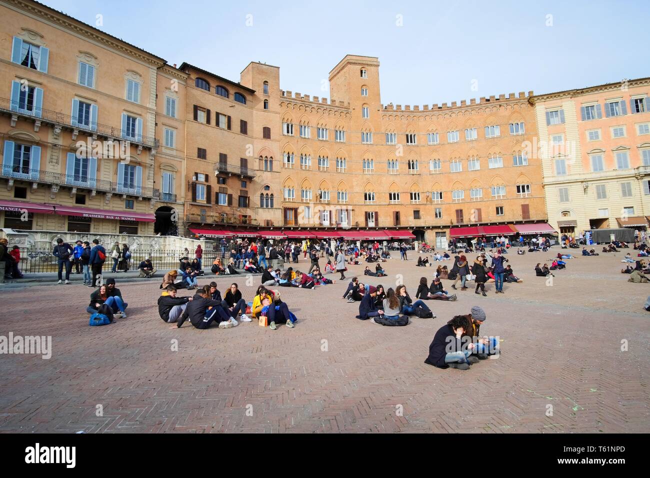 Siena, Italien - 03. März 2019: Piazza del Campo in der toskanischen Stadt, in der Nähe von Florenz in Italien. Der Platz ist berühmt in der ganzen Welt als die berühmten Pali Stockfoto
