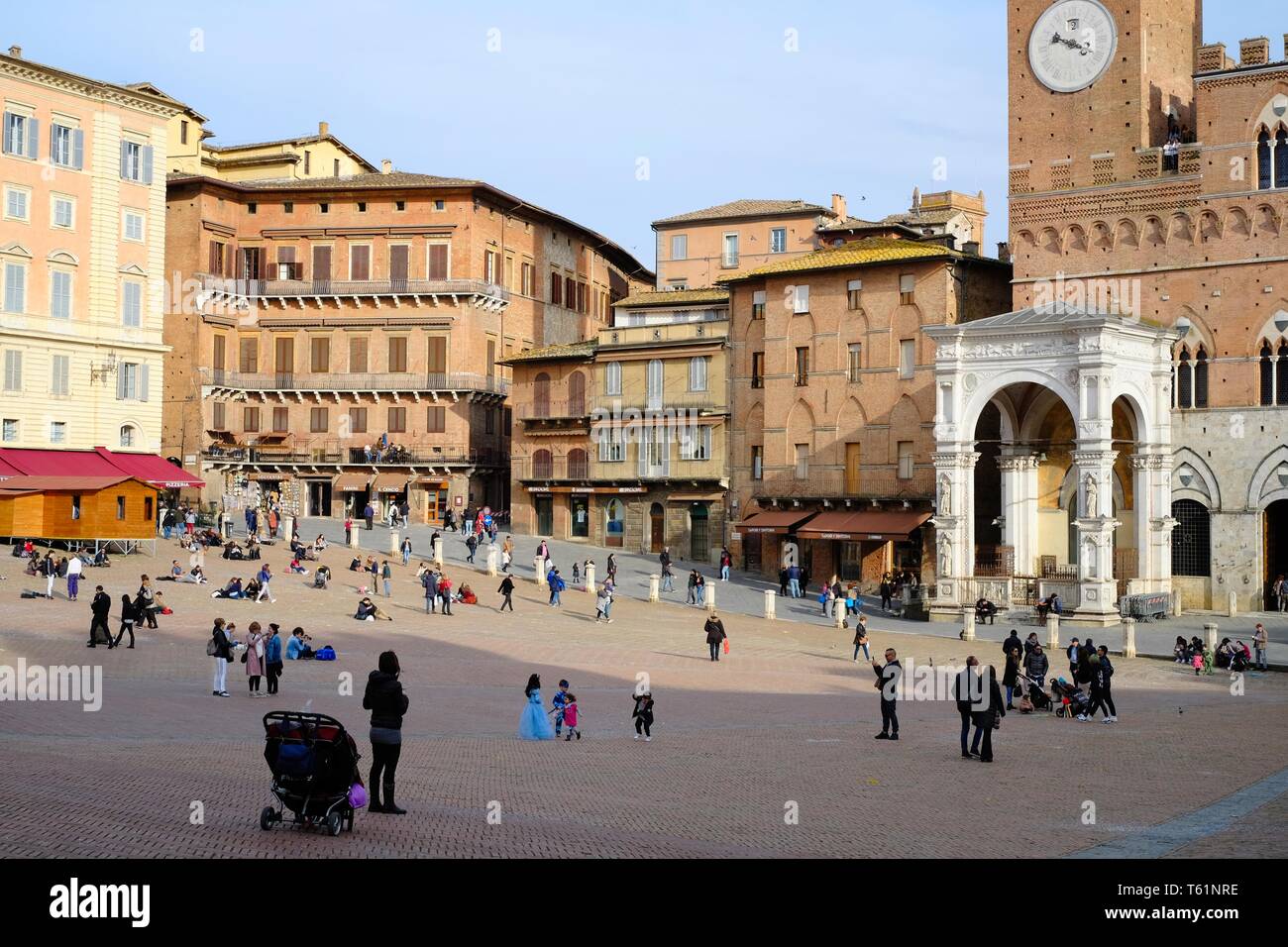 Siena, Italien - 03. März 2019: Piazza del Campo in der toskanischen Stadt, in der Nähe von Florenz in Italien. Der Platz ist berühmt in der ganzen Welt als die berühmten Pali Stockfoto