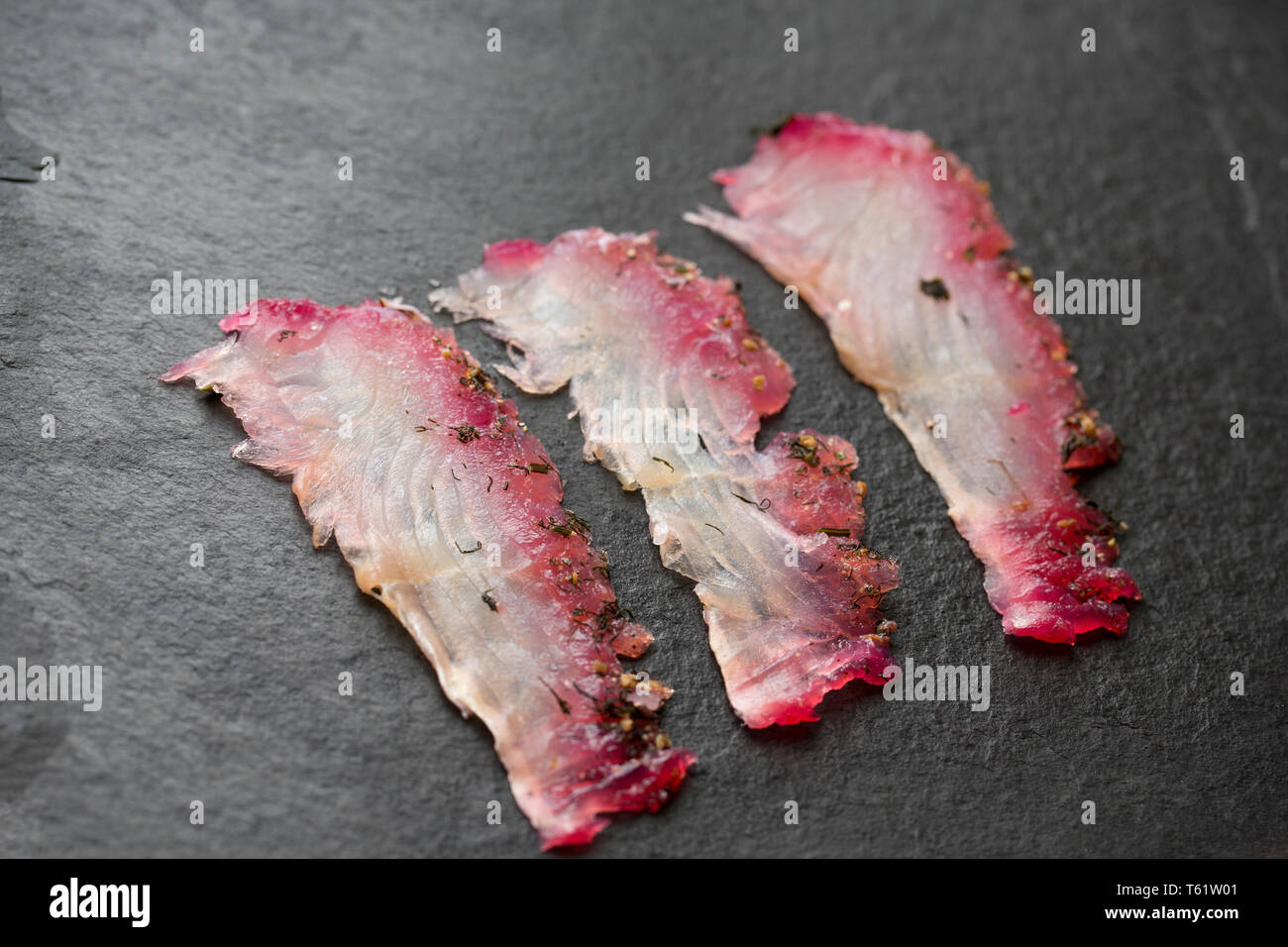 Schichten aus einem seelachsfilet, pollachius pollachius, aus einem Fisch, die auf der Stange und Line in den Englischen Kanal vom Boot aus gefangen wurde. Es ist benutzt worden Stockfoto