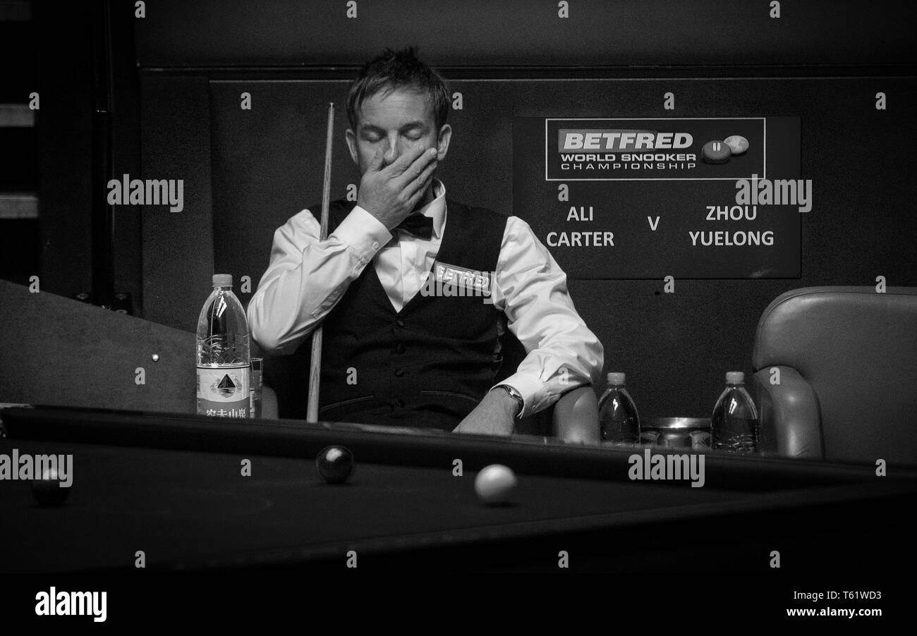 Ali Carter bei Tag neun Der2019 Betfred Weltmeisterschaft an den Tiegel, Sheffield. Stockfoto