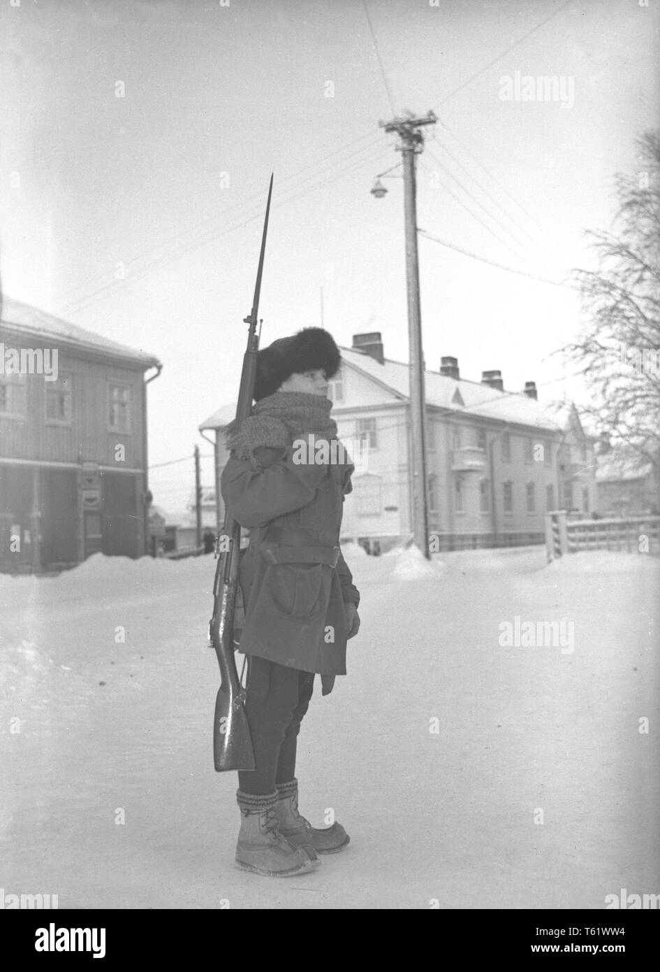 Im Winter Krieg. Ein militärischer Konflikt zwischen der Sowjetunion und Finnland. Es begann mit einer sowjetischen Invasion im November 1939, als sowjetische infantery die Grenze auf der Karelischen Landenge gekreuzt. Rovaniemi, Finnland. Hier eine junge finnische Guard. Januar 1940. Foto Kristoffersson ref 99-3 Stockfoto