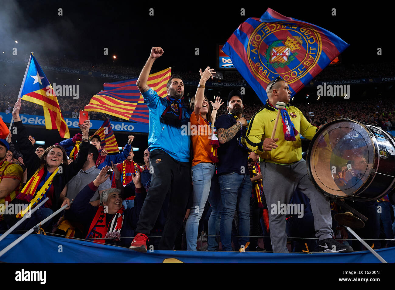 Barcelona, Spanien. 27 Apr, 2019. Fussball: Liga Santander 2018/19: Unterstützer von Barcelona in der spanischen Primera Division "Liga Santander (Espanola)' Match zwischen dem FC Barcelona gegen Levante UD im Camp Nou Stadion in Barcelona, Spanien, 27. April 2019. Credit: Pablo Morano/LBA/Alamy leben Nachrichten Stockfoto