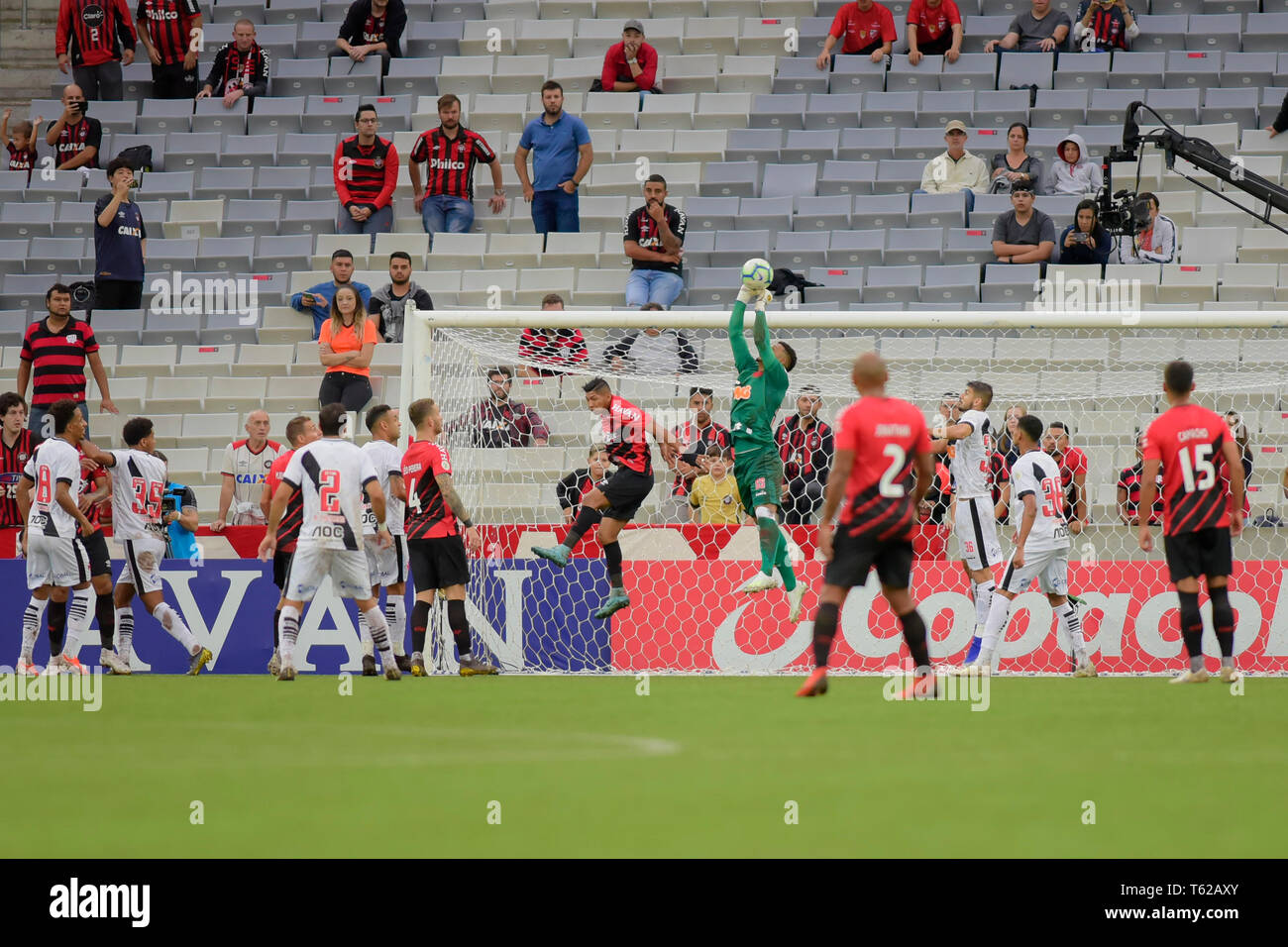 Curitiba, Brasilien. 28 Apr, 2019. Torhüter Alexander während Atlético x Vasco. Gleiches gilt für die erste Runde der brasilianischen Meisterschaft 2019. Arena da baixada. Curitiba, PR. Credit: Reinaldo Reginato/FotoArena/Alamy leben Nachrichten Stockfoto