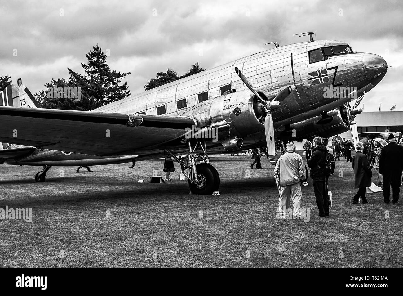 Ein 1942 Douglas C 53 Dakota am Static Display in Goodwood Revival 2017 Stockfoto