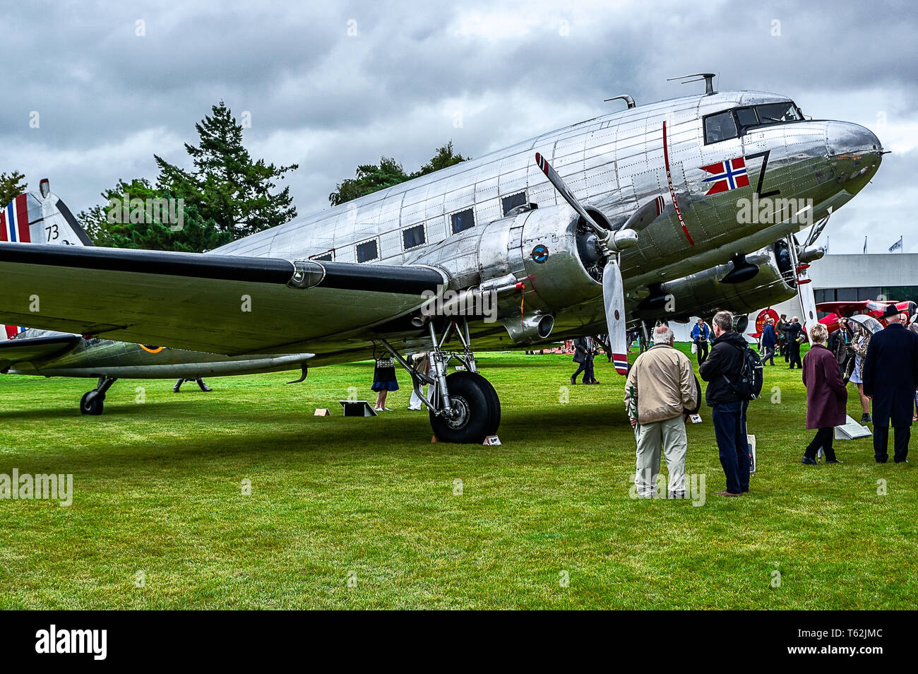 Ein 1942 Douglas C 53 Dakota am Static Display in Goodwood Revival 2017 Stockfoto