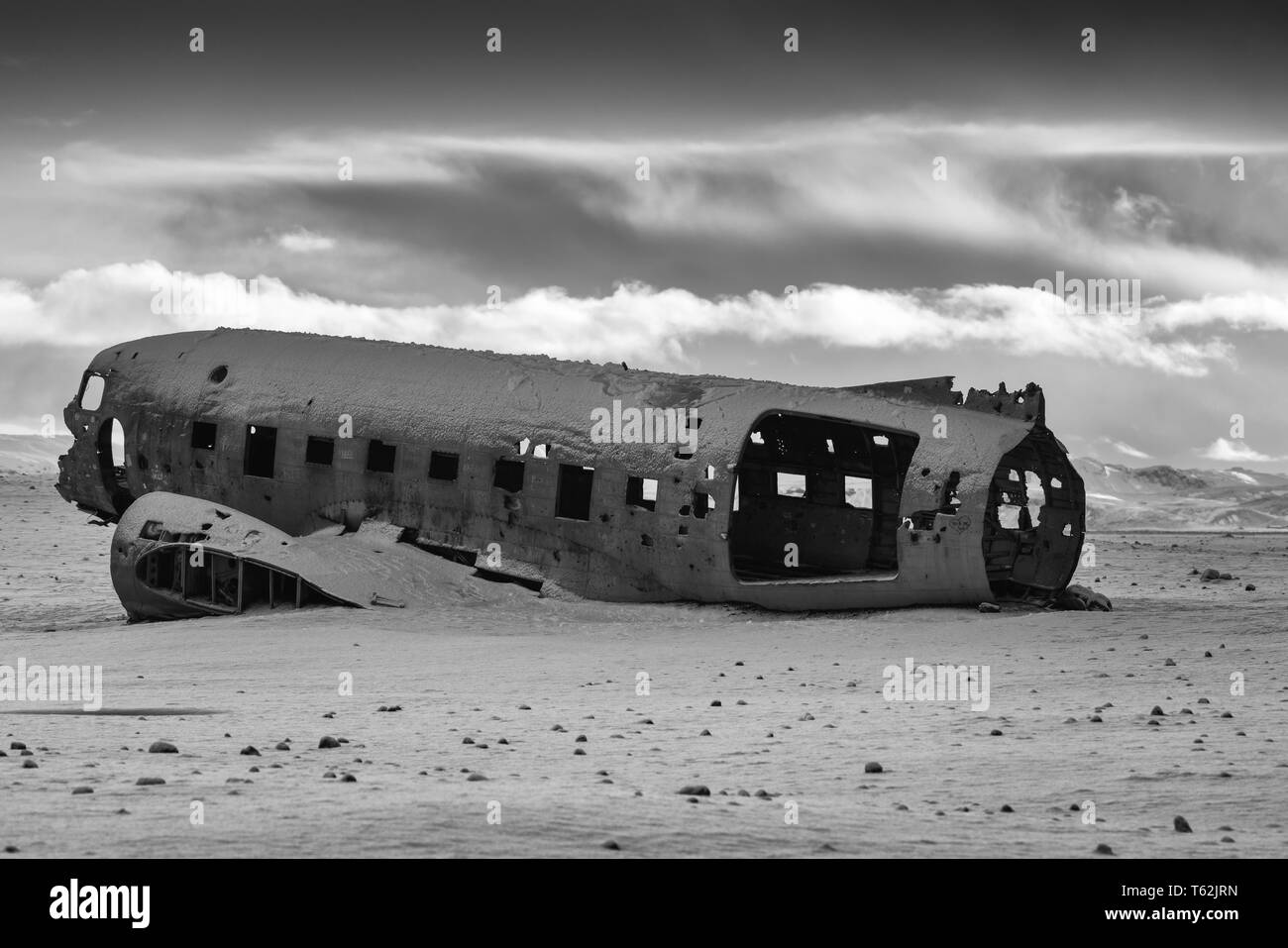 VIK, ISLAND - 15. FEBRUAR 2019: Wrack des abgestürzten DC3 Flugzeug, von Schnee an einem Wintertag im Februar 15, 2019 in Vik, Island Stockfoto