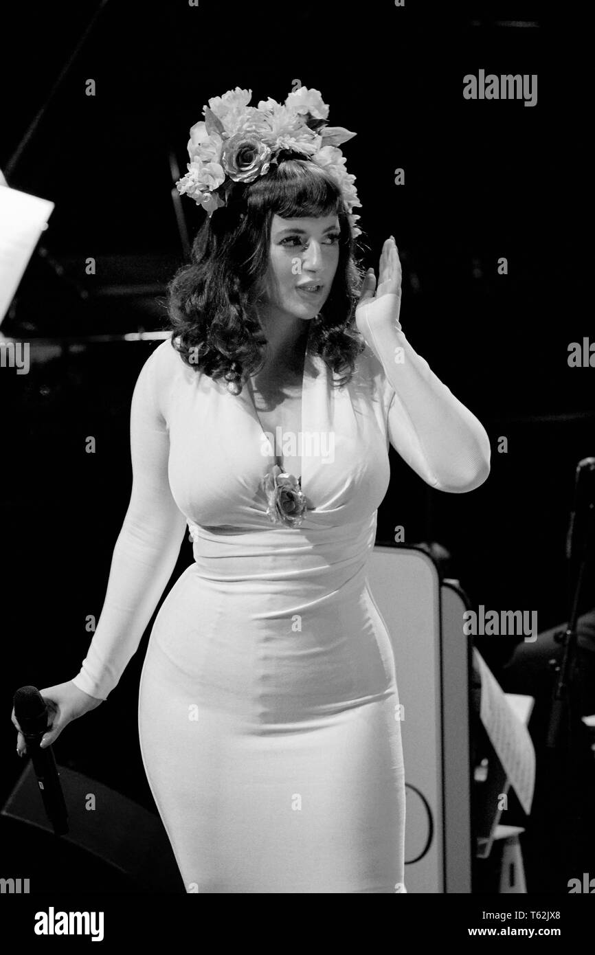 Die close-harmony Gruppe mit perfekten Stil und Premier Dance Band des UK Dance Dance Dance Stockfoto