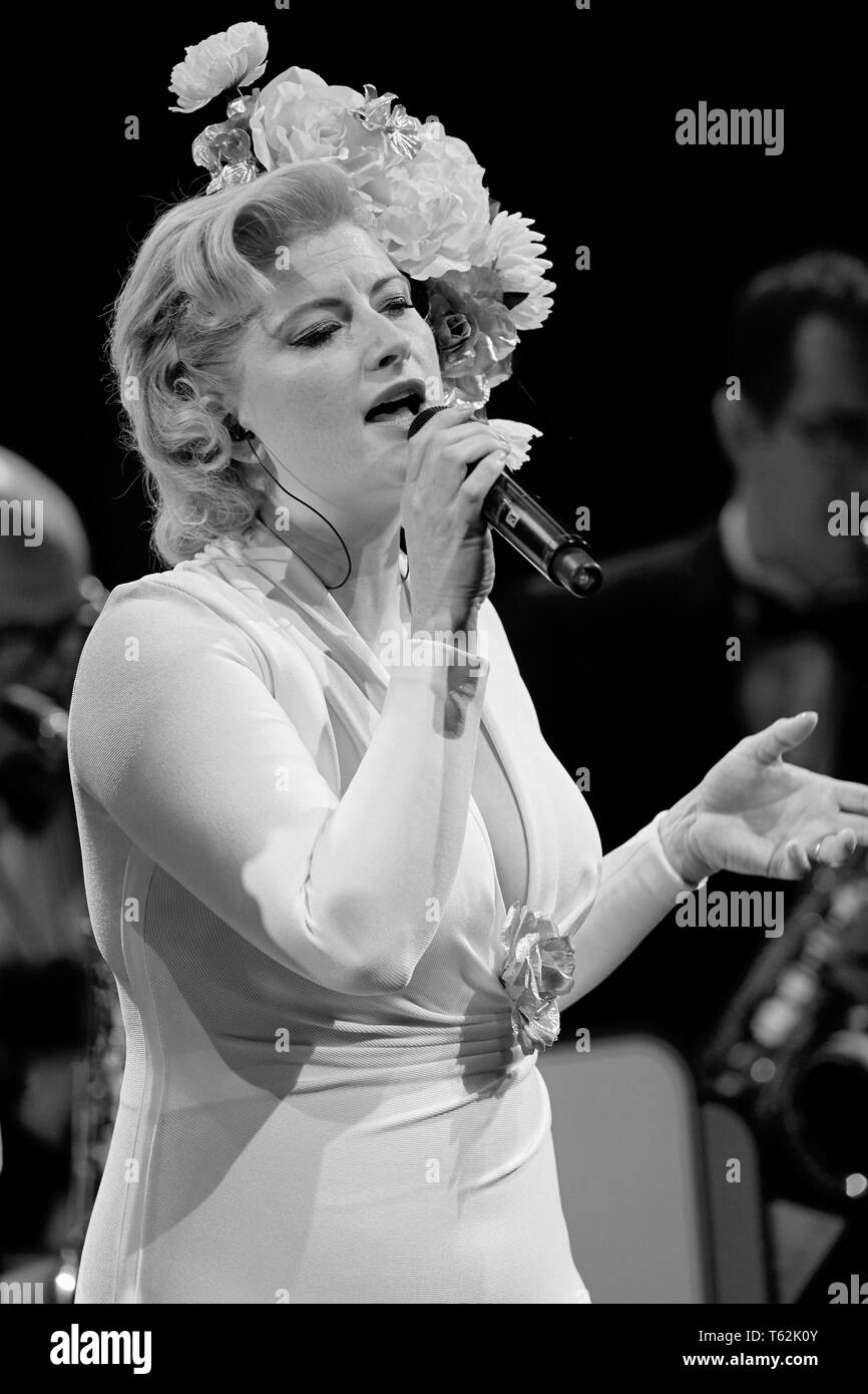 Die close-harmony Gruppe mit perfekten Stil und Premier Dance Band des UK Dance Dance Dance Stockfoto