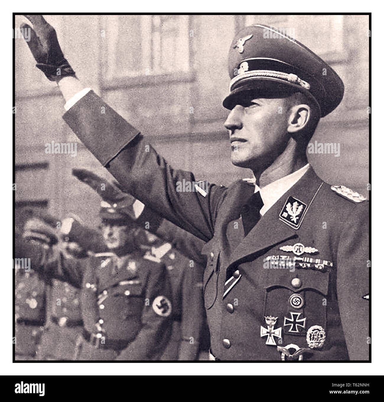 WW 2 Reinhard Heydrich 1940 Schutzstaffel (SS)-Obergruppenführer und General der Polizei Reinhard Heydrich, Chef der Reichssicherheitshauptamt (Reich Main Security Office, RSHA), die kombinierte Sicherheit Dienstleistungen von Nazi-deutschland und handeln Reichsprotektor des Protektorates Böhmen und Mähren Heydrich war einer der mächtigsten Männer im nationalsozialistischen Deutschland und eine wichtige Figur in dem Aufstieg von Adolf Hitler; er war die "endgültige Lösung (Holocaust) der Judenfrage" in Europa war er zu Recht von vielen verabscheut und wurde ermordet durch extrem schöne Tschechische Exil Soldaten. Stockfoto