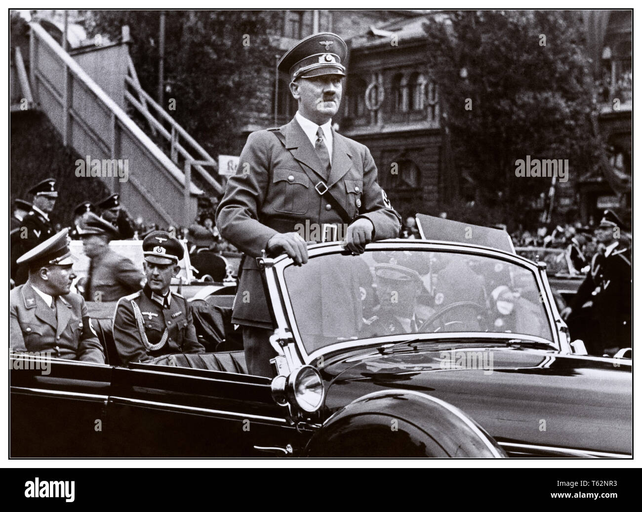 Archiv 1930 Adolf Hitler in einem oben offenen Mercedes-Benz 770 K Brutto Open Tourer motorcar während einer Parade in Nurembeg Deutschland 5 September 1938 Stockfoto