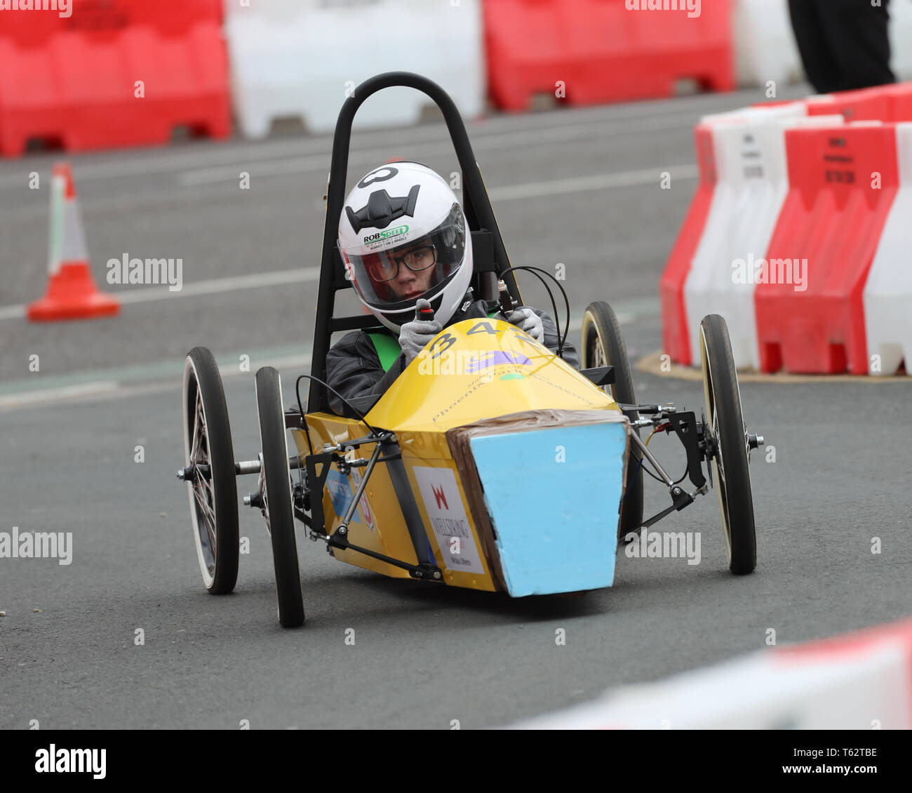 Greenpower Electric Car Racing zu Kingston upon Hull Straßen für die erste Straße Electric Car Rennen in Großbritannien am 28. April 2019 kommen Stockfoto