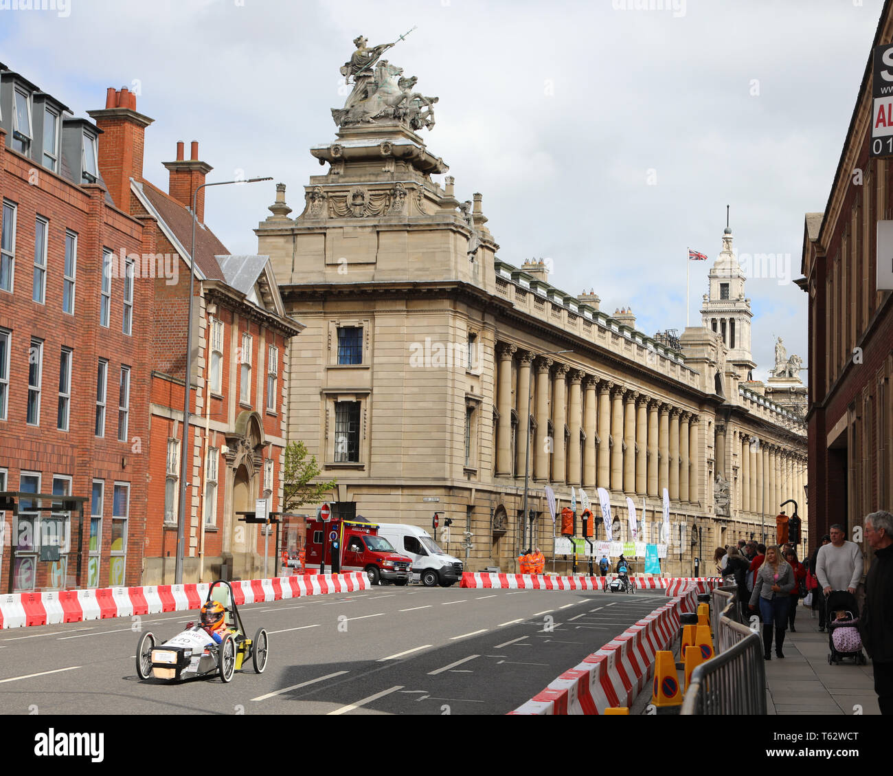 Greenpower Electric Car Racing zu Kingston upon Hull Straßen für die erste Straße Electric Car Rennen in Großbritannien am 28. April 2019 kommen Stockfoto