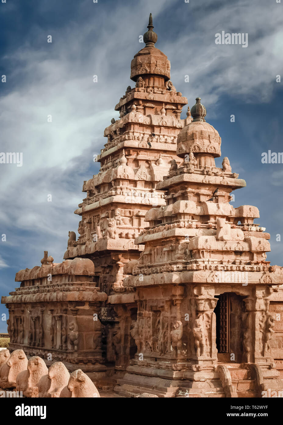 Berühmten hinduistischen Heiligtum Shore Tempel, Weltwunder und alten Weltkulturerbe Mahabalipuram, Tamil Nadu großen religiösen Architektur. Indien, Mamallapura Stockfoto