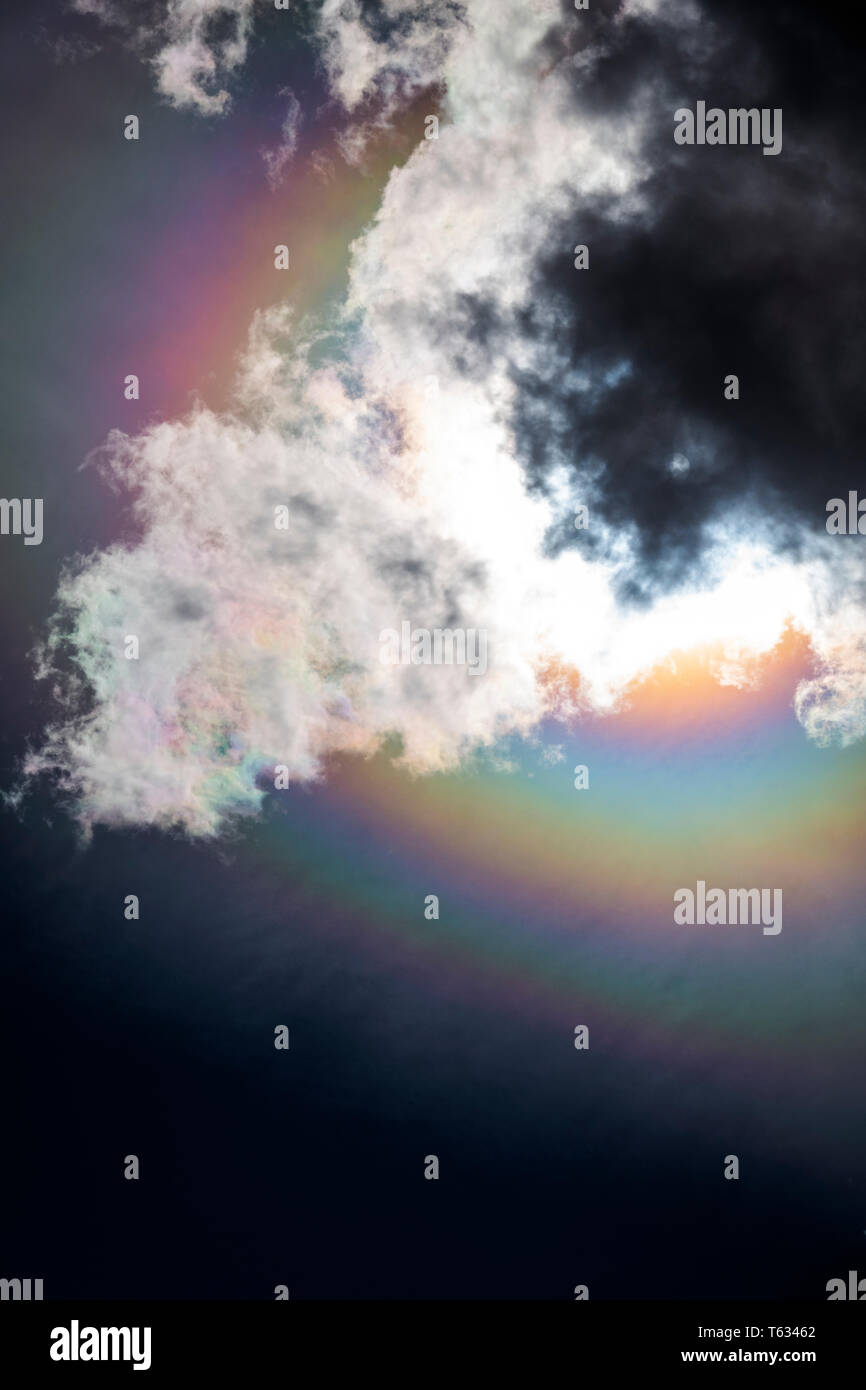 Refraktion erstellt einen Regenbogen, Halo, oder undog' um die Sonne; Colorado; USA Stockfoto
